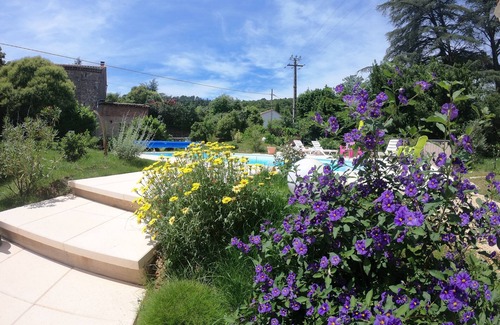 Saint-Ambroix Appartement | GITE indépendant au 1er étage avec terrasse et accès privés.