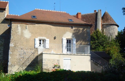 Ebreuil Cottage | Maison indépendante avec terrasse, WIFI, jardin, proche château