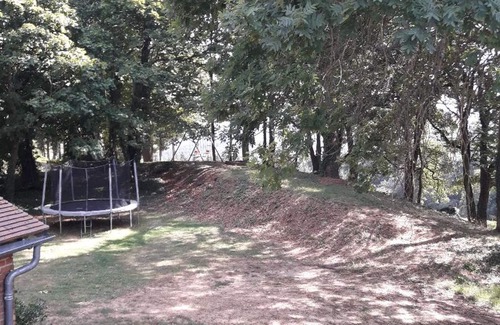 Ebreuil Cottage | Maison indépendante avec terrasse, WIFI, jardin, proche château