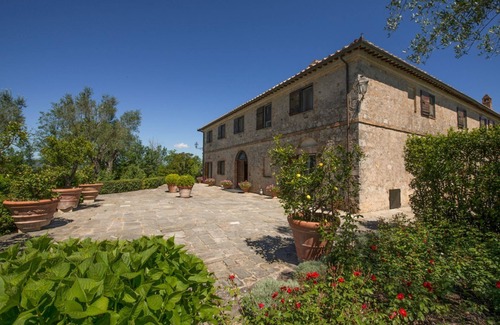 Monteroni d'Arbia Villa | Independent Villa up to 18 guests. Pool, Tennis, Fitness and Wellness area.