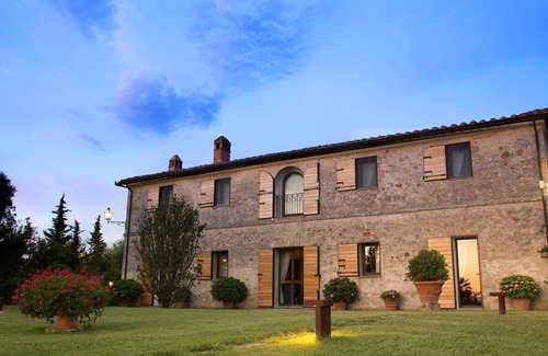 Monteroni d'Arbia Villa | Independent Villa up to 18 guests. Pool, Tennis, Fitness and Wellness area.