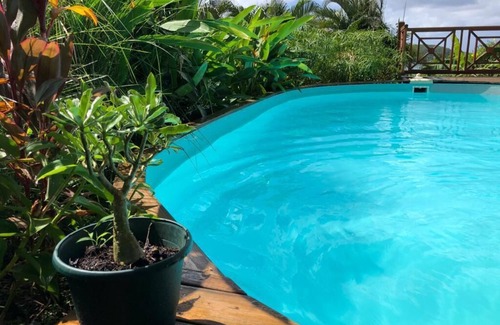 Trois-Ilets Maison | lodge indépendant dans propriété avec piscine (a partager)a 5mn de la plage