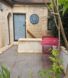 Haie Vigne Appartement | Independent Master suite, 18th century home