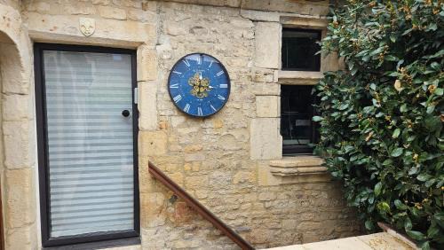 Haie Vigne Appartement | Independent Master suite, 18th century home