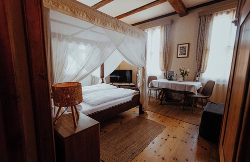 Oppurg Autre | Manoir romantique Positz - chambre romantique et utilisation de la cheminée