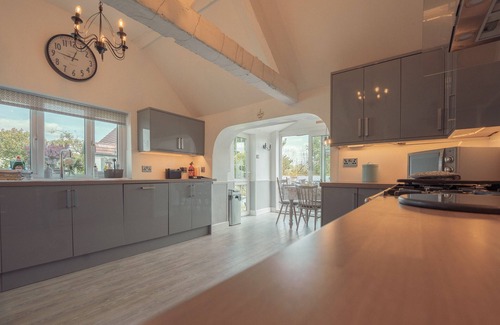 Blaisdon Maison | Magnifique maison Riverside avec piscine intérieure chauffée, bain à remous, salle de jeux.