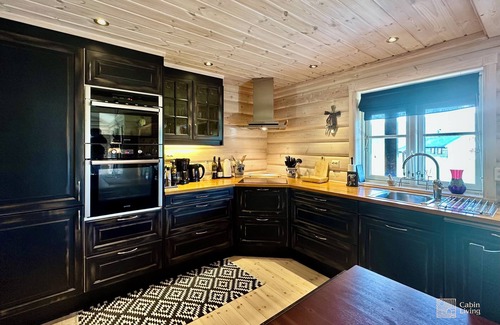 Tyinkrysset Cabine | Indoor hot tub, views & nature, cosy family cabin at Filefjell
