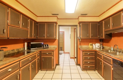 Valdosta Maison | Indoor Pool, gym, studio, hot tub, pool table, chefs kitchen, outdoor grilling
