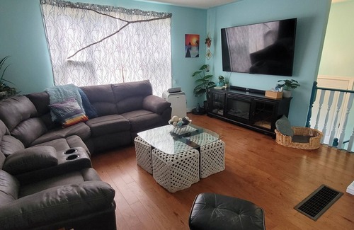 Aylmer Maison | Indoor pool, hottub & video game room, near beach