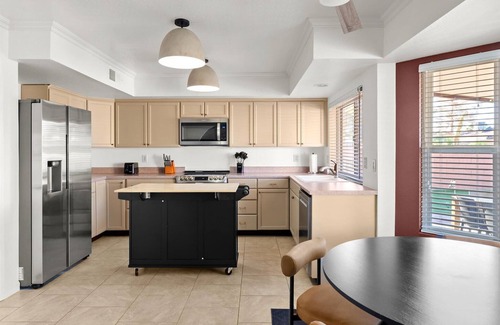 Copperwood Maison | Indoor Slide~Hidden Speakeasy-Hot tub-Sport Court