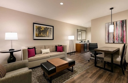 Berkeley Heights Hôtel | Indulge in Home Like Comfort! 2 Relaxing Units, Indoor Pool, Free Breakfast!