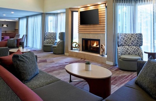 Eden Prairie Station Balnéaire | Indulge in Home Like Comfort! Onsite Pool, Pets Are Allowed with Fee