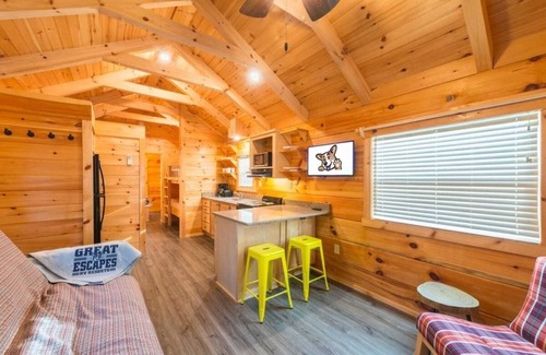 Bryan Cabine | Indulge in Home-Like Comfort! Full Kitchen, Pool, Short Drive to Kyle Field