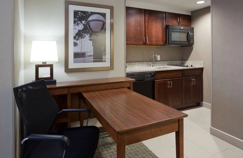 Kutzky Park Hôtel | Indulge in Home-Like Comfort! Kitchen, Indoor Pool, Pets Allowed!