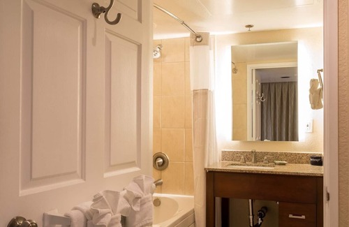 Coronado Station Balnéaire | Indulge in Paradise at Coronado Beach Resort. Steps away from Coronado Del Beach