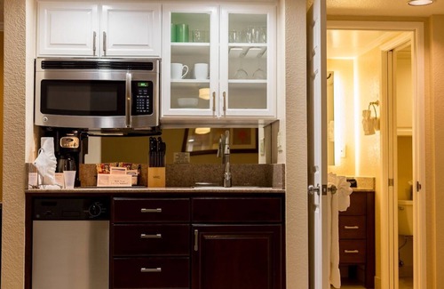 Coronado Station Balnéaire | Indulge in Paradise at Coronado Beach Resort. Steps away from Coronado Del Beach