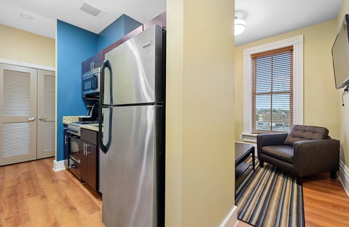 St. Clairsville Maison | Indulge in the Exquisite Charm of the remodeled Abode close to Wheeling 201