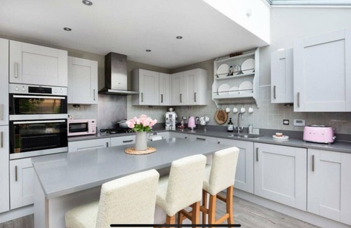 Corsham Maison | Indulge in Ultimate Luxury! Unbelievable House Rental Near Bath
