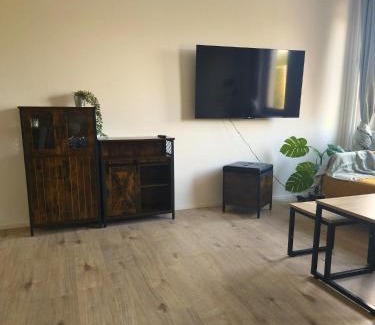 Nalbach Appartement | Industiral Design - 24h Self-Check- in - bis 7 Personen - zentrale Lage - Parkplatz - WiFi - Monteure