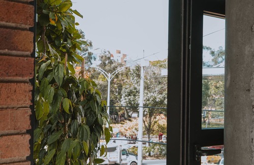 Laureles Appartement | Industrial Chic Loft in Front of Unicentro Mall