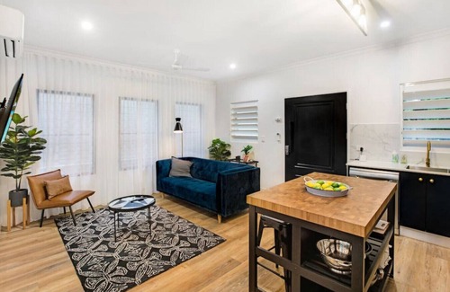 Edge Hill Villa | Industrial Luxe Villa - Boutique Luxury 1 bedroom Villa