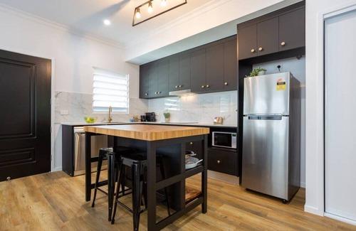 Edge Hill Villa | Industrial Luxe Villa - Boutique Luxury 1 bedroom Villa