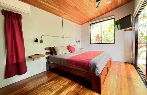 Uvita Appartement | Industrial Studio with private Jacuzzi