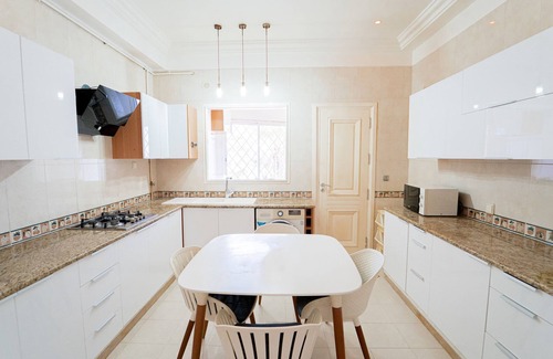 Les Berges du Lac Appartement | Infinity View: Spacious 3 bd with Lake View