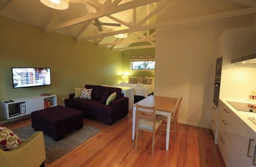 Cowes Maison | Inglenook Spa Cottage for Two
