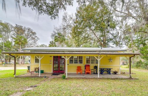 Inglis Appartement | Inglis Studio Home with Covered Patio and Grill!