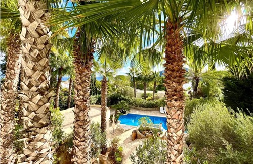 Santa Eulalia del Rio Appartement | Inmitten Eines Mediteranen Gartens, Terrassiert, Befindet Sich das Appartment