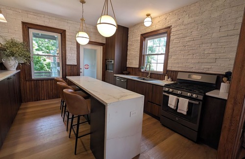 South Main Street Appartement | Inn on Main - Downtown Penthouse in Geneva