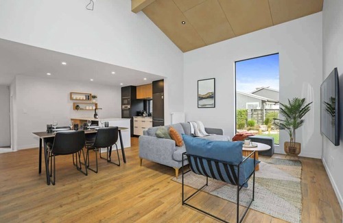 Rotorua Maison | Inn Sophia Summary: W