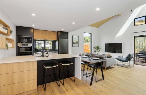 Rotorua Maison | Inn Sophia Summary: W