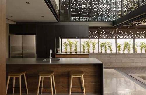 Spring Hill Maison | Inner City Haven Enviro-Luxury - with free Parking