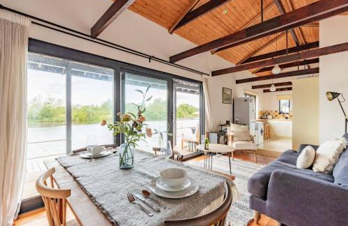 Brundall Maison | Innisfree House By Leap Escapes