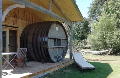 Baguer-Pican Cabine | INSOLITE - Un tonneau dans un écrin de verdure