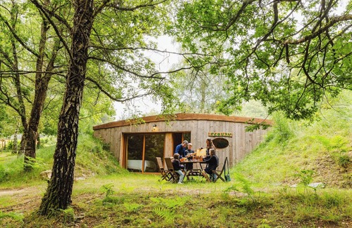 Bieuzy Cabine | INSOLITE - Cabane Elouan vitrée SAINT NICOLAS DES EAUX face à la rivière