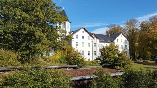 Hohen Niendorf Appartement | Inspektorenhaus am Jagdschloss mit Meerblick