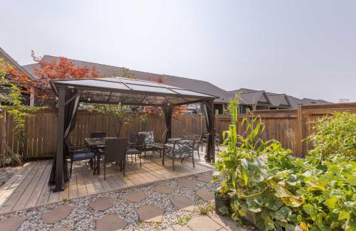 Niagara Falls Maison | Inspired Stay close to Niagara *4B & 2King Beds*