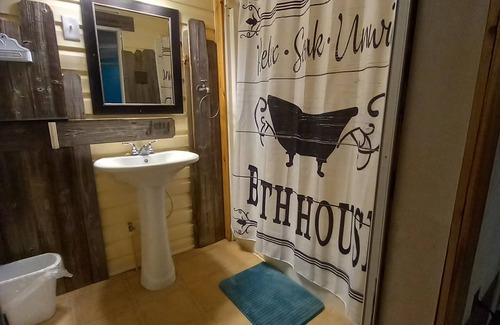 Canton Cottage | Insta-worthy Frontier Suite w/Full Bath Tub & WIFI
