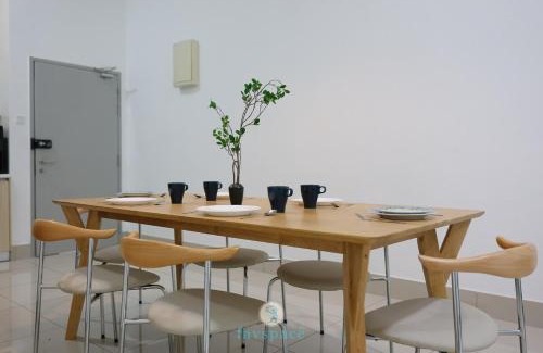 Salak South Appartement | Instaworthy 2B2B - 6 pax - F&B & Mart - Chan Sow Lin
