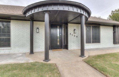 Oklahoma City Maison | Instaworthy Cozy House - near Lake Hefner, OKC