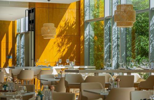 Olympic Village Hôtel | InterContinental Beijing Beichen by IHG l Walking Distance to Bird's Nest & Water Cube & Metro Station l Interconnected with China National Convention Center l Award-winning Club Lounge with Mixologist l Direct Metro Line to Wangfujing
