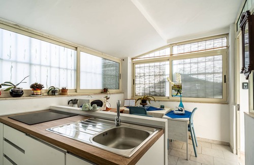 Carbonia Maison | Intimate, quiet studio apartment with a small living room and equipped kitchen