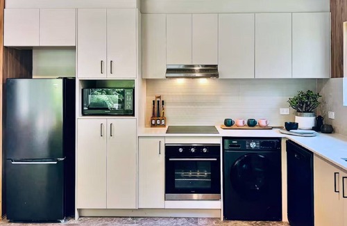 Elanora Maison | Intimate Rainforest abode