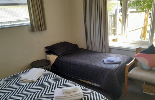 Linwood Lit Et Petit-Déjeuner | Intrepid bed and breakfast king family room SLEEP MAX 3
