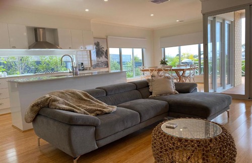 Inverloch Maison | INVERLOCH BLUE PEARL WIFI LINEN and POOL Inc