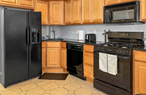 Old City Appartement | Inviting 1BD | 5 Beds | Steps to Independence Hall