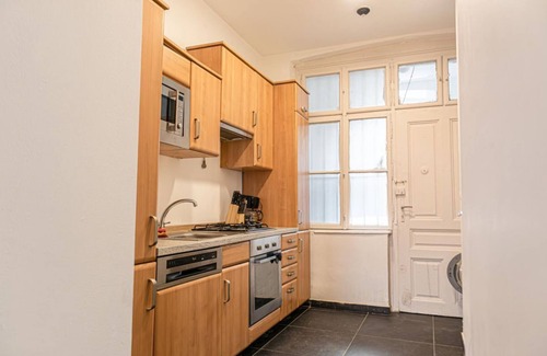 Meidling Appartement | Inviting 1BR Apt. Near U6 Station